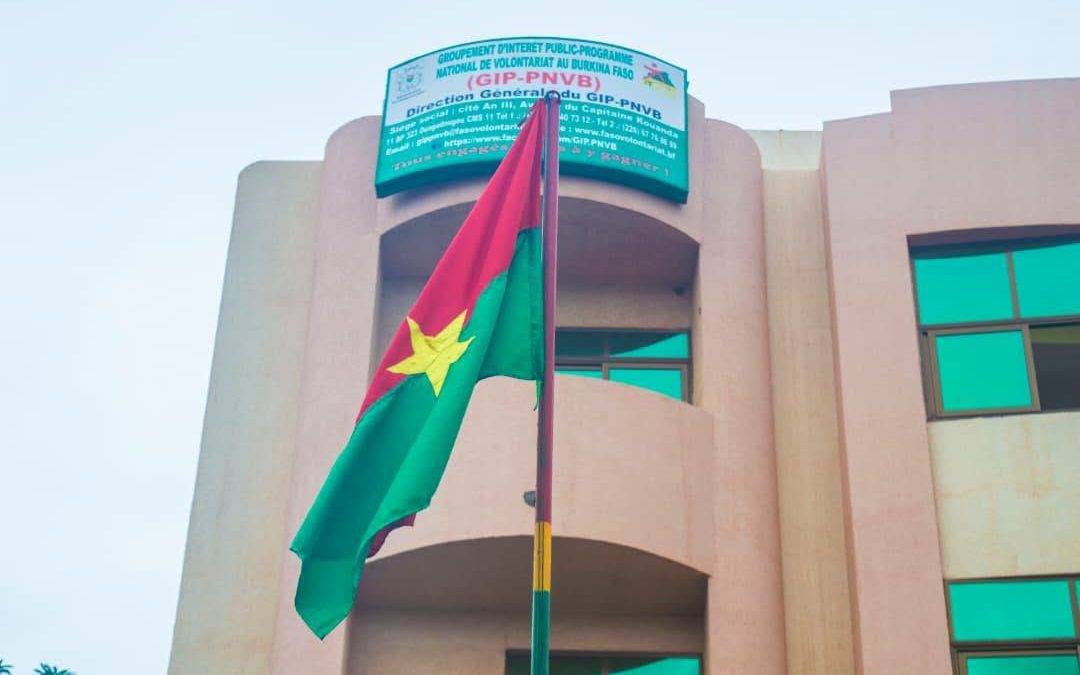 Montée des couleurs au GIP-PNVB : un engagement renouvelé pour la construction de la patrie